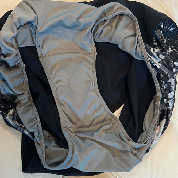 ASICS running shorts - Picture 6 of 8